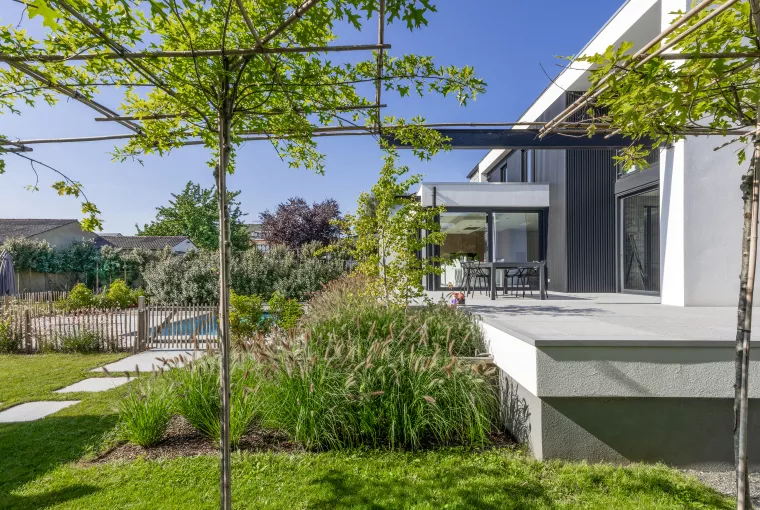 Plantation extérieure dans le jardin 