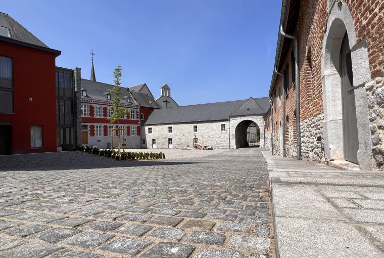 Aménagements extérieurs d'une cour 