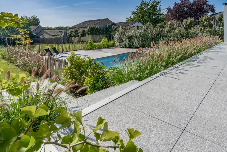 Plantation des abords de piscine et jardin