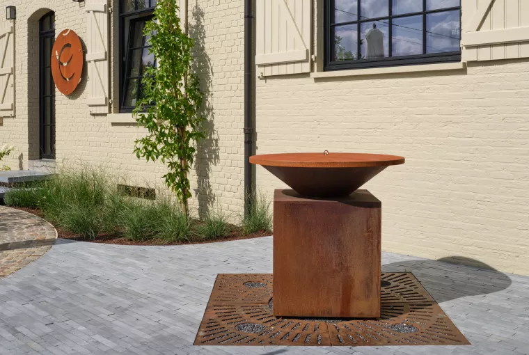 Plancha en acier corten réalisée par Signé Jean