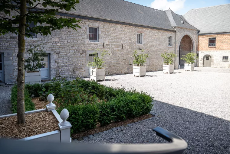 Signé Jean réalise les aménagements extérieurs de l'Abbaye de Rochefort