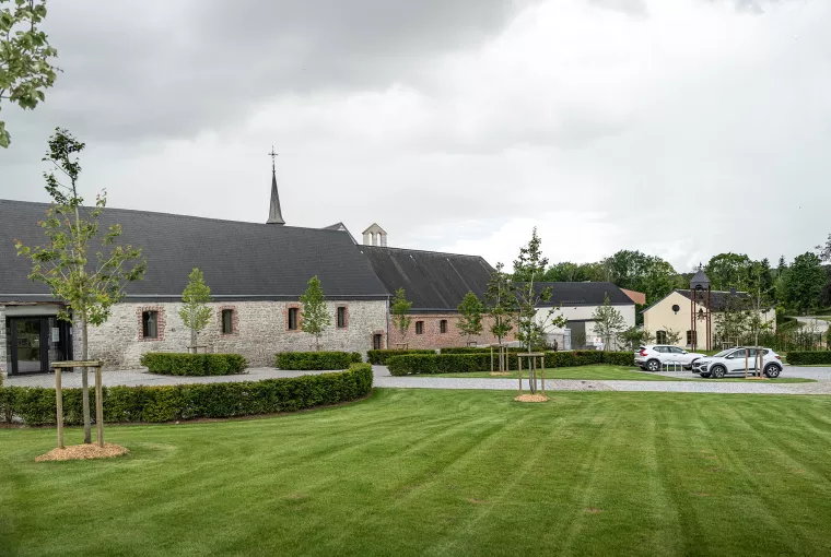 Signé Jean réalise les aménagements extérieurs de l'Abbaye de Rochefort