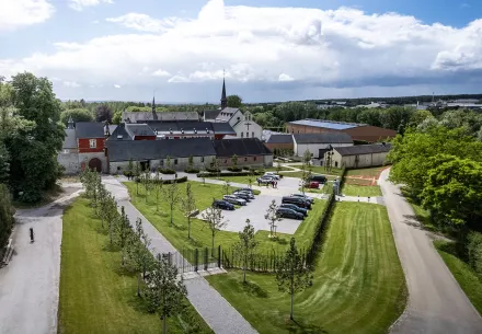 Rénovation des extérieurs de l’Abbaye de Rochefort : un aménagement sur mesure
