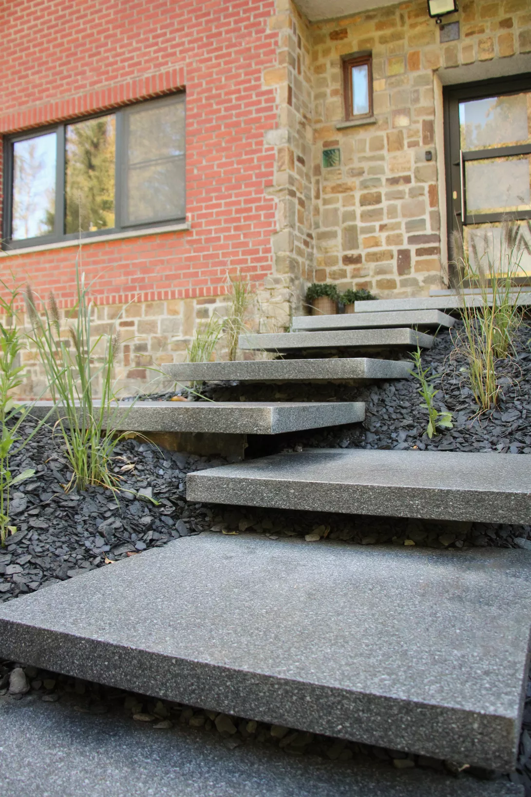 Création d'un escalier flottant par Signé Jean