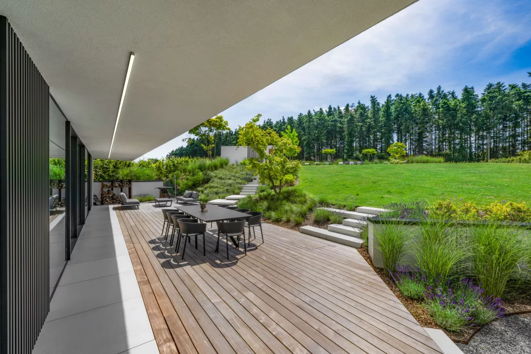 Idée d'aménagement extérieur pour terrasse moderne par Signé Jean
