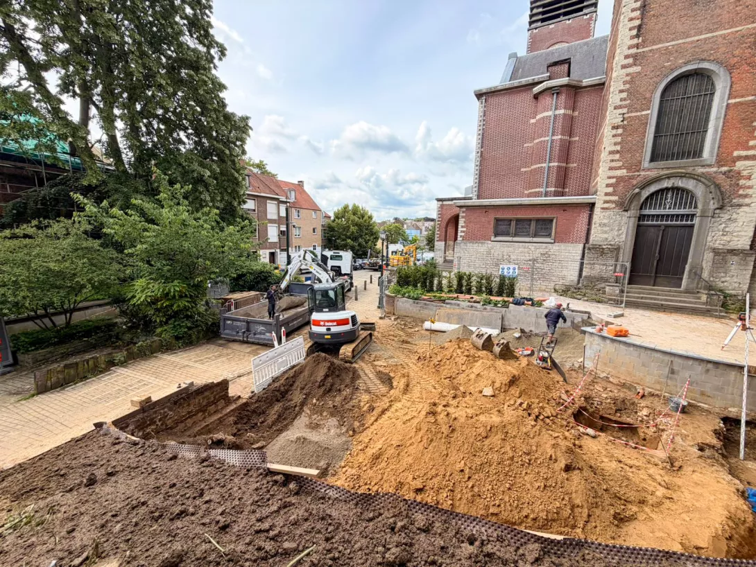 ossement-eglise-decouverte-abords-eglise-woluwe-saint-pierre-signe-jean.jpg