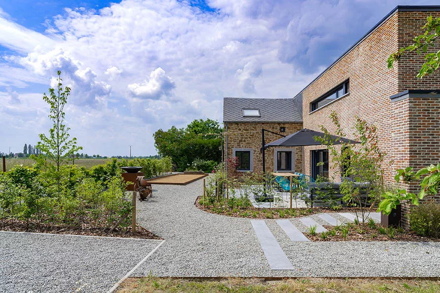Un jardin de prestige pour une maison moderne dans la province de Namur par Signé Jean